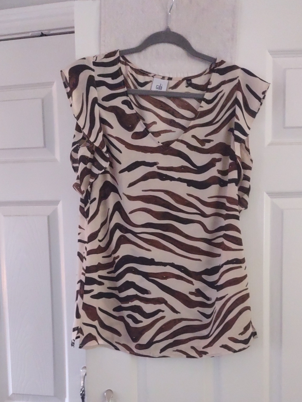cabi V-Neck Animal-Print Blouse in Cream and Brown Size Small EUC
